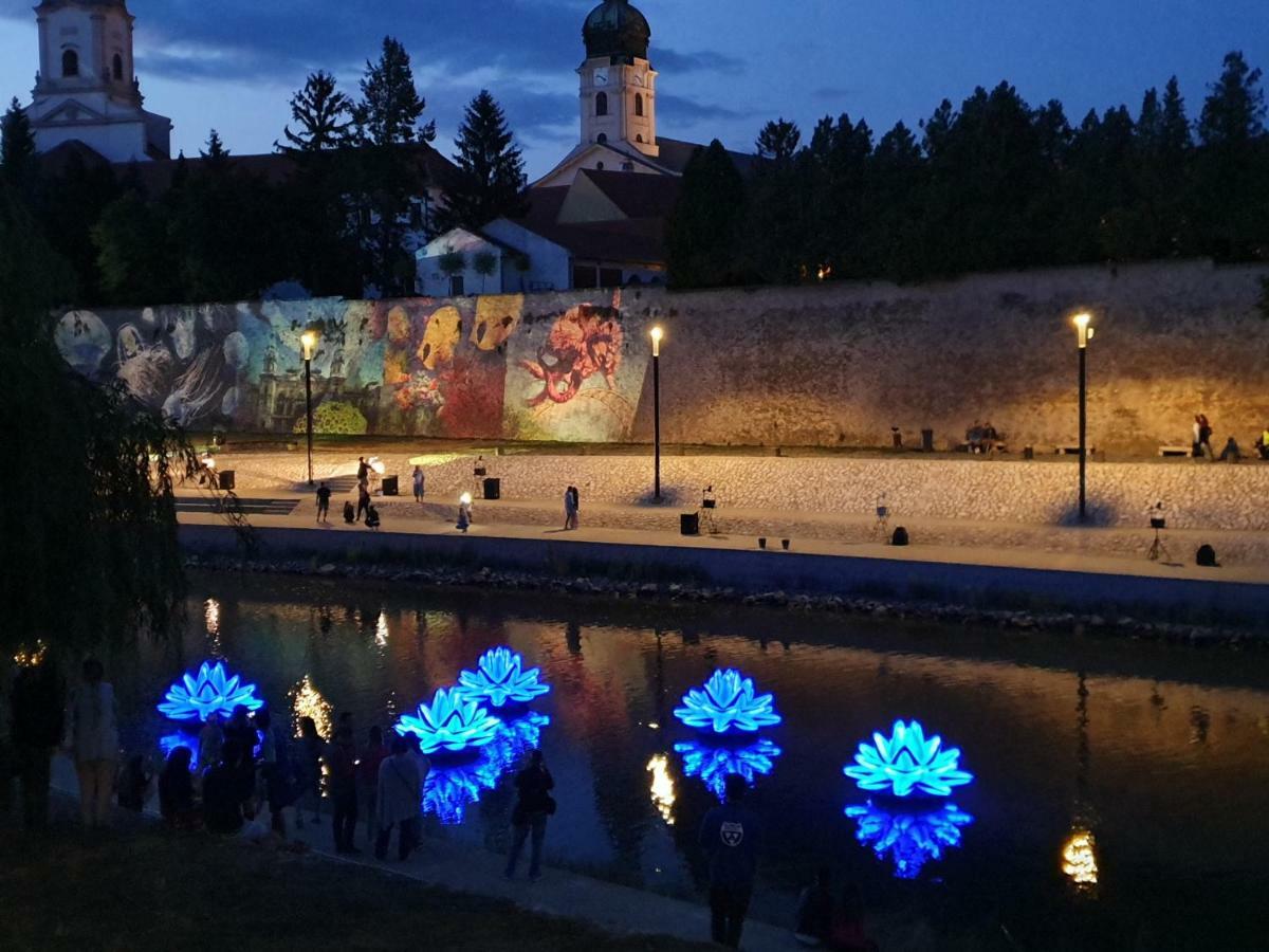 Gyorapartman Buitenkant foto